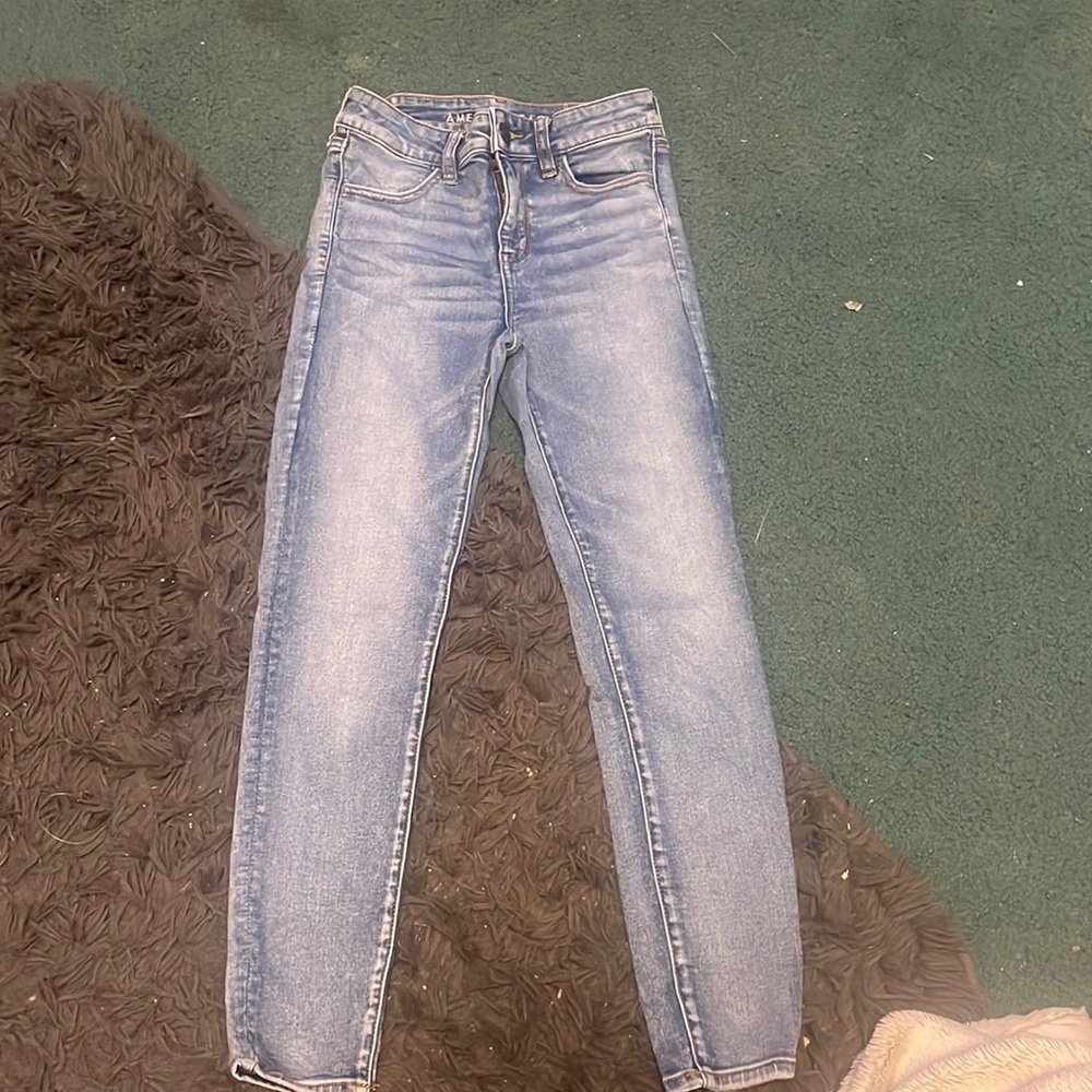 american eagle jeans ( next level stretch )size 4 light blue.